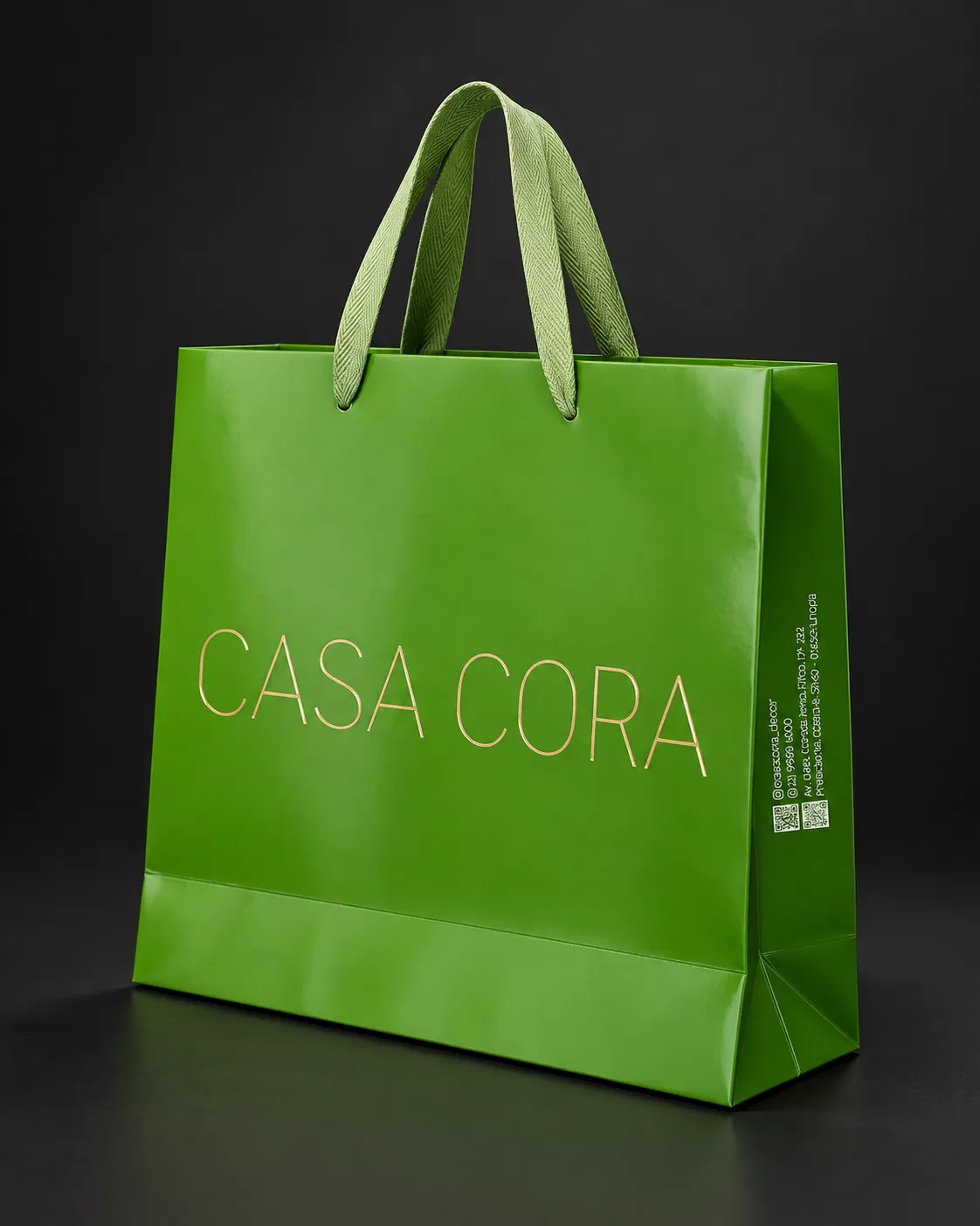 Sacola de papel verde personalizada Casa Cora