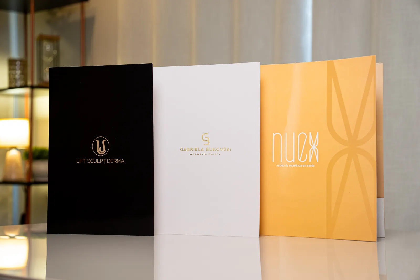 Pastas personalizadas Lift Sculpt Derma, em preto, branco e laranja