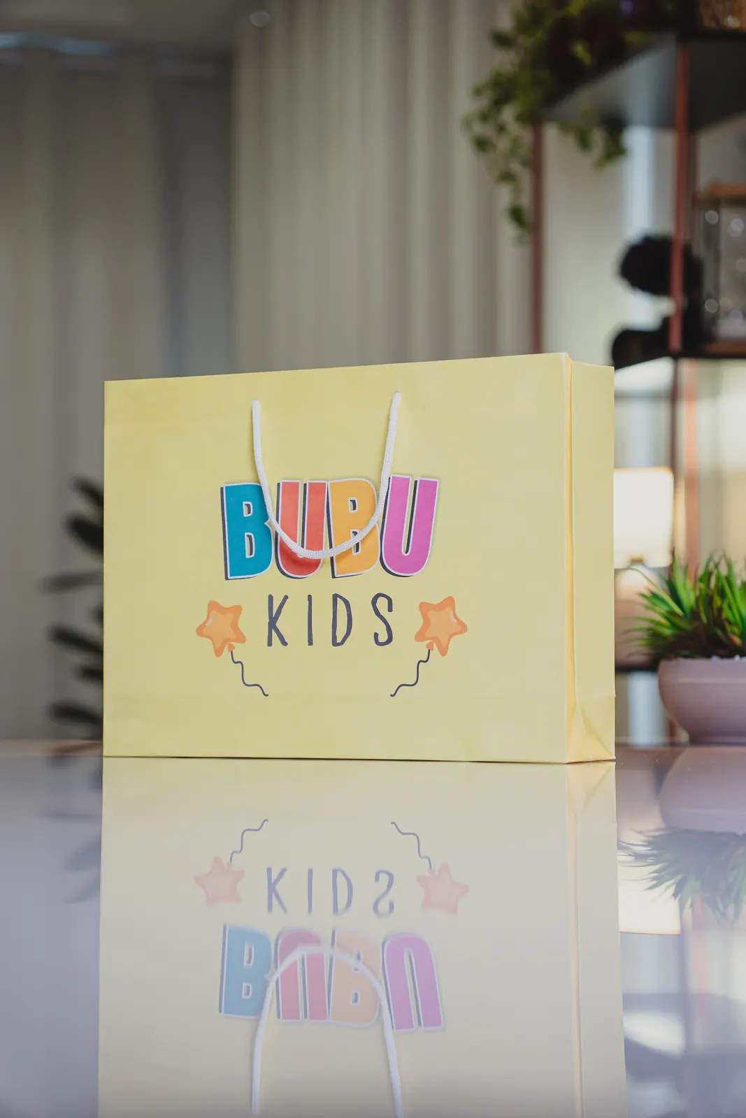 Sacola de papel amarela personalizada Bubu Kids