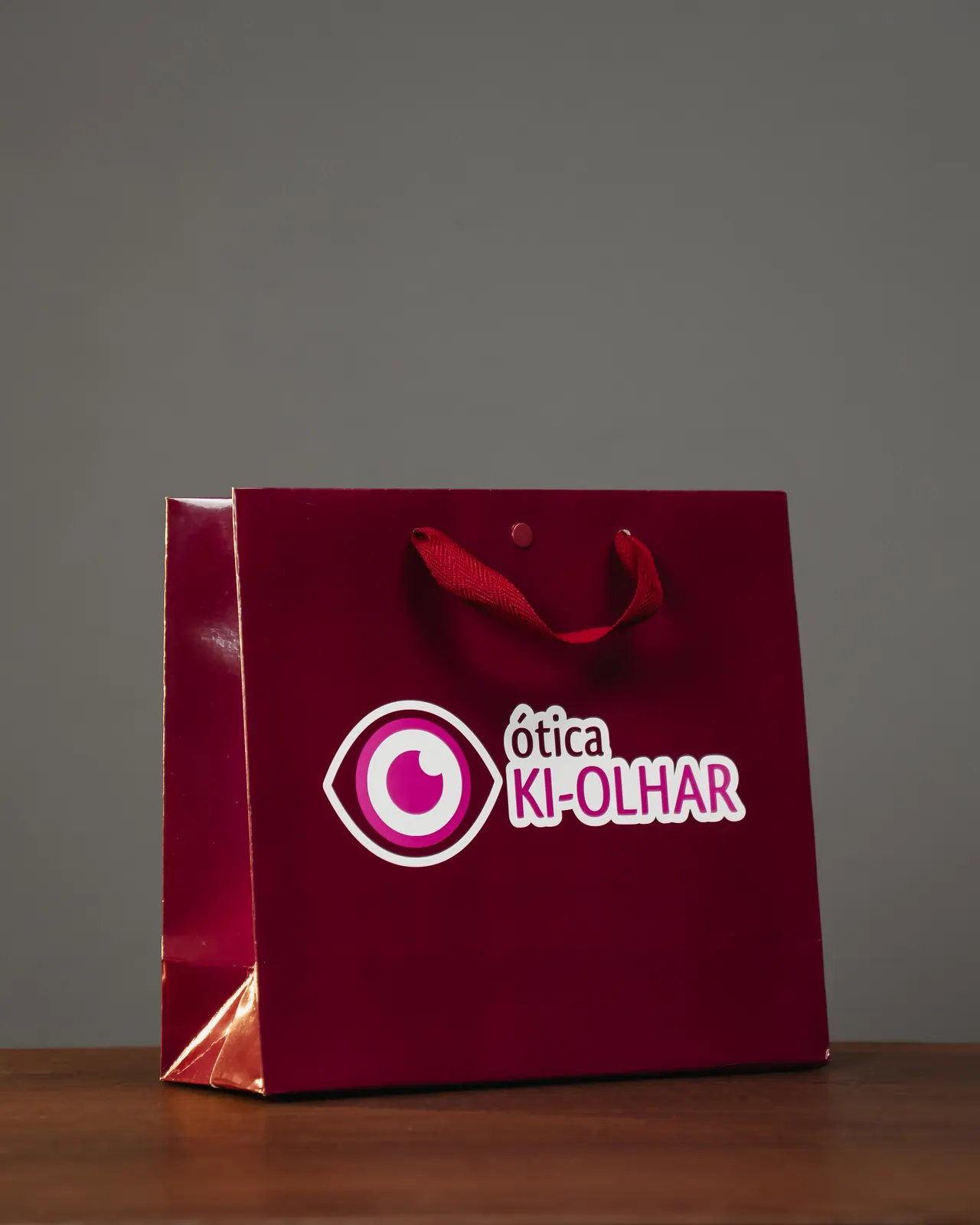 Sacola de papel vinho personalizada Ótica Ki-Olhar