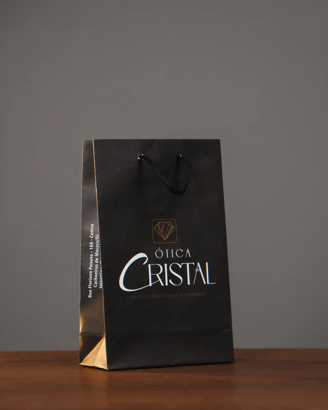 Sacola de papel preta personalizada Ótica Cristal