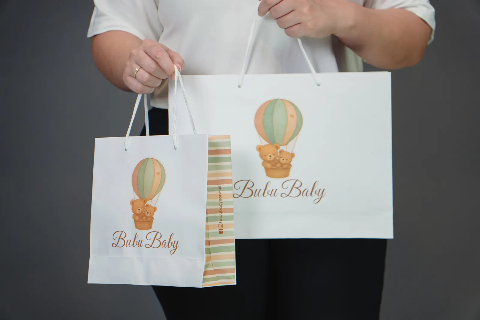 Sacolas de papel personalizadas Bubu Baby com balão, em dois tamanhos