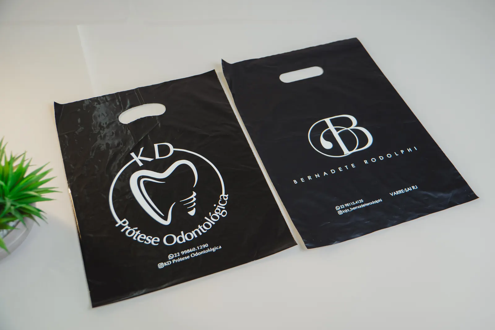 Sacolas plásticas pretas personalizadas KD Prótese Odontológica e Bernadete Rodolphi