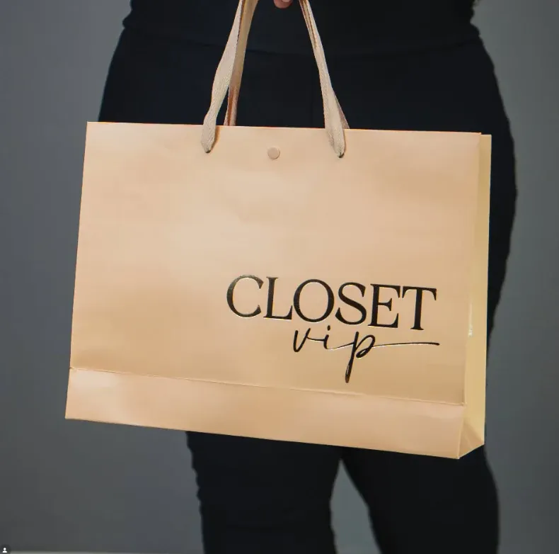 Sacola de papel bege personalizada Closet VIP
